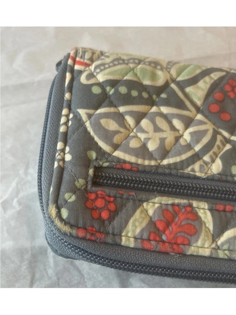 Vera Bradley Quilted Floral Wallet Zip Around Clutch Turn Lock Gray Paisley